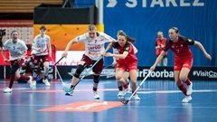 Latvijas florbolistes PČ pirmajā mačā piedzīvo neveiksmi Latvijas florbolistes PČ pirmajā mačā piedzīvo neveiksmi