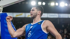 Lomažs gūst 20 punktus, bet Krīks iemet 40 Lomažs gūst 20 punktus, bet Krīks iemet 40