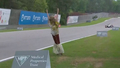 Video: 'IndyCar' sacīkstēs no tilta nokrīt lelle