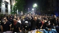 FOTO ⟩ Protesti Gruzijā: policija raida asaru gāzi un gumijas lodes uz demonstrantiem