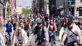 FOTO ⟩ Simtiem velosipēdistu Rīgā piedalījušies "Kritiskās masas" velobraucienā