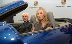 Dienas foto: Šarapova kļūst par «Porsche» vēstnesi