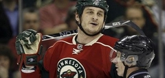 Mirušā hokejista Bugārda ģimene vēršas tiesā pret NHL