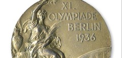 Leģendārā sprintera Džeses Ovensa olimpiskā zelta medaļa pārdota par rekordsummu