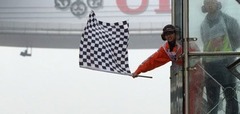 F-1 posmā Ķīnā finiša karogs kļūdaini parādīts par ātru