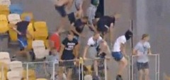 Video: Fani izraisa nekārtības futbola mačā Kijevā