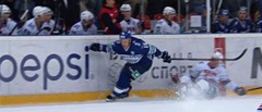 Video: Krievijas fani dusmīgi uz latviešu hokejistu! Karsums «izslēdz» KHL snaiperi