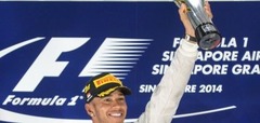 Hamiltons uzvar F-1 Singapūras posmā un kļūst par kopvērtējuma līderi