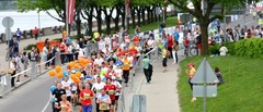 Skrējēju tūkstoši devušies Rīgas maratona distancē