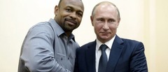 Putins piešķir Krievijas pilsonību bokserim Rojam Džonsam jaunākajam