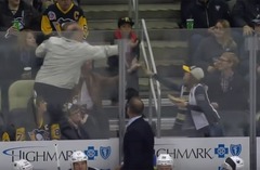 Noskaties: Riebīgs vīrs nočiepj puisēnam ripu; NHL klubs iepriecina bērnu