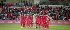 Turcijas futbola fani ūjina un kliedz «Allahu Akbar» pieminot Parīzē bojāgājušos