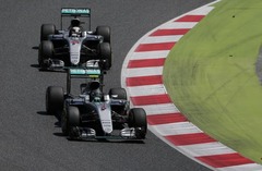 Rosbergam un Hamiltonam par avāriju netiks piemērots sods