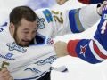 Video: KHL farss turpinās! Kazahu rupeklis Rispajevs brutāli piekauj trīs hokejistus
