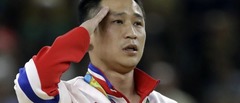 Ziemeļkorejas sportists Segvans triumfē atbalsta lēcienā