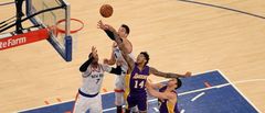 Porziņgis ļoti tuvu «double-double»; «Knicks» kapitulē «Lakers»