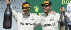 «Mercedes» piloti Hamiltons un Botass izcīna drošu dubultuzvaru F-1 posmā Kanādā