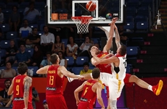 Favorīte Spānija pirmā iesoļo «EuroBasket 2017» pusfinālā
