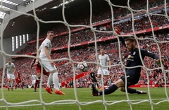 Mančestras «United» futbolisti negaidīti cieš pirmo zaudējumu šosezon premjerlīgā