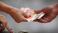 Saeima atkal noraida opozīcijas ierosinājumus par 500 eiro minimālo algu