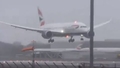 Satraucošs video: lidmašīna Lielbritānijā mēģina nosēsties spēcīga vēja apstākļos