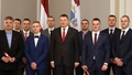 Foto: bobsleja un skeletona saime viesojas pie Latvijas prezidenta
