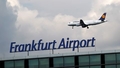 Dronu dēļ tikusi apturēta aviosatiksme Frankfurtes lidostā