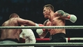 Foto: Kambala profesionālajā boksā atgriežas ar pārliecinošu uzvaru pār Aļaksandru Ņahajčuku