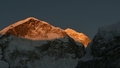 Kāds nepālietis uzkāpis Everestā jau 23. reizi