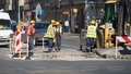 Praktiskie būvnieki Rīgas ielu remontdarbos izmantojuši džinsa bikses