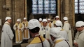 Parīzes Dievmātes katedrālē notikusi pirmā svētā mise kopš ugunsgrēka