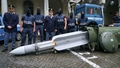 Itālijā galēji labējiem konfiscē raķeti un ieroču arsenālu