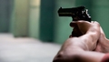 Valmierā divi piedzērušies vīrieši risina konfliktu, šaujot ar gāzes pistoli