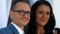 Divus ar pusi gadus pēc "Linkin Park" solista nāves apprecējusies viņa atraitne
