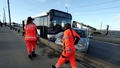 Vieglās automašīnas un autobusa sadursme uz Akmens tilta