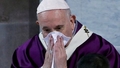 Mediji: Pēc tikšanās ar koronavīrusa slimniekiem pāvests Francisks slimības dēļ atceļ vizīti pie Romas garīdzniekiem