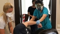 RAKUS mediķi izspēlējuši mācības par pirmās palīdzības sniegšanu Covid-19 pacientam