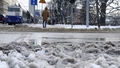 Rīgā uz ielām un tiltiem strādā visas ziemas tehnikas vienības