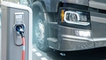 Komerciālo transportlīdzekļu ražotāji par pusmiljardu izveidos elektrisko kravas auto uzlādes staciju tīklu Eiropā