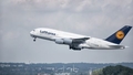"Lufthansa" atcēlusi daudzus lidojumus. Ekskavators pārrāvis vairākus kabeļus