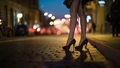 Par sievietes piespiešanu nodarboties ar prostitūciju dzīvoklī Ogrē apsūdz trīs personas