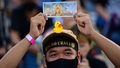 Taizemes karali aizvaino kalendārs ar pīļu karikatūrām. Iedzīvotājam piespriež cietumsodu