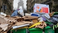 FOTO ⟩ "Laipni lūdzam Parīzē." Francijas galvaspilsēta turpina grimt atkritumos. Iedzīvotāji sašutuši
