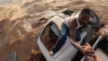 VIDEO ⟩ Internetu pāršalc emocionāls video, kā Kenijā izglābj slīkstošu kravas autovadītāju