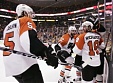 Foto: "Flyers" izglābjas pret "Bruins"