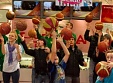 "Valmieras" basketbolisti ar saviem līdzjutējiem vienojas kopīgā akcijā (+video)