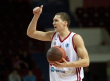 Jānis Strēlnieks gūst 14 punktus uzvarā pār "Azovmash"