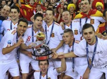 Spānija izglābjas un ceturto reizi pēc kārtas triumfē Eiropas čempionātā
