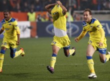 APOEL uzvar pendelēs un turpina sapņot Čempionu līgas sapni