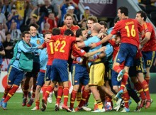 Spānija triumfē pendelēs un iekļūst finālā